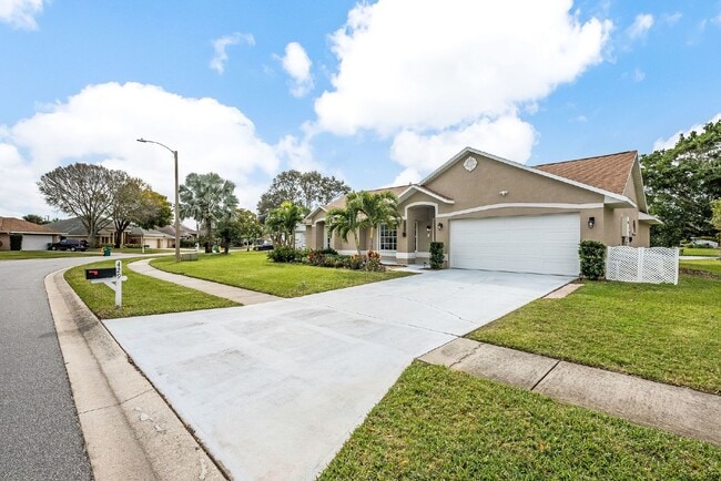 429 Lake Victoria Cir