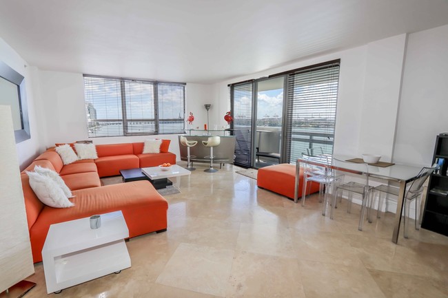 1500 Bay Rd, Unit 1138 in Miami Beach, FL - Building Photo - Building Photo