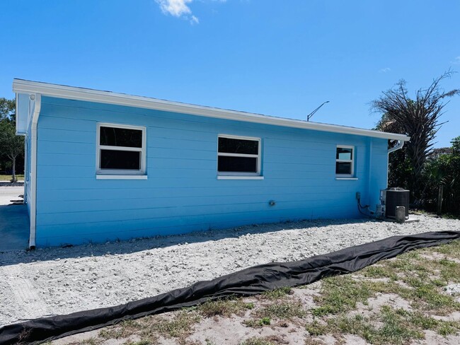 517 N 25th St in Fort Pierce, FL - Building Photo - Building Photo