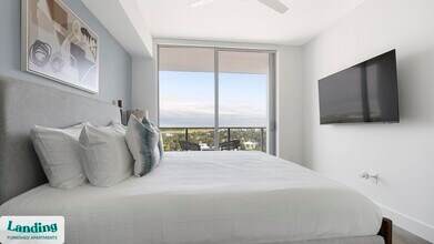 1950 Mayfair St, Unit 1004 in Naples, FL - Foto de edificio - Building Photo