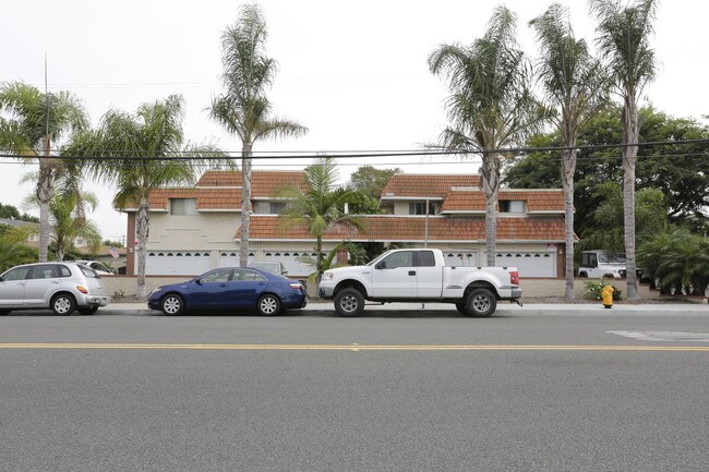 Delaware Apartments in Huntington Beach, CA - Building Photo - Building Photo