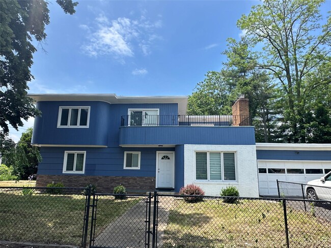 7 Virginia Ave in Port Washington, NY - Building Photo - Building Photo