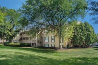 The Continent Village in Columbus, OH - Foto de edificio - Building Photo