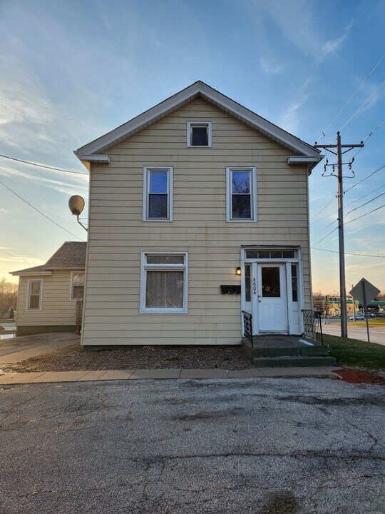 4604 12th St in Rock Island, IL - Building Photo