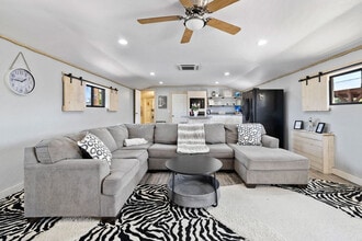 7625 N Williamson Valley Rd in Prescott, AZ - Foto de edificio - Building Photo