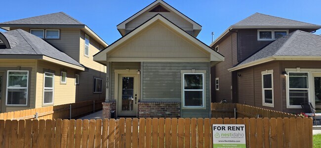 2018 S Arcadia St