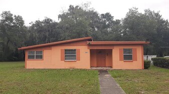 3801 NW 6th St in Gainesville, FL - Building Photo