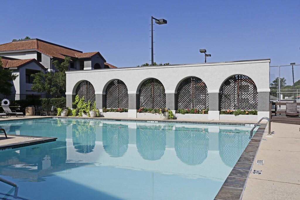 Crest Oasis Euless, TX Apartments