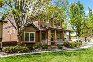 994 E Winding Creek Dr in Eagle, ID - Building Photo