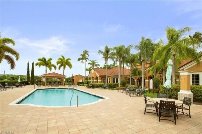 1865 Florida Club Dr in Naples, FL - Foto de edificio - Building Photo