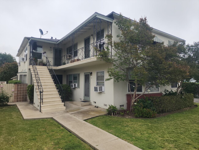 5618 Kester Ave, Unit 5618 Kester Unit 1 in Van Nuys, CA - Building Photo - Building Photo