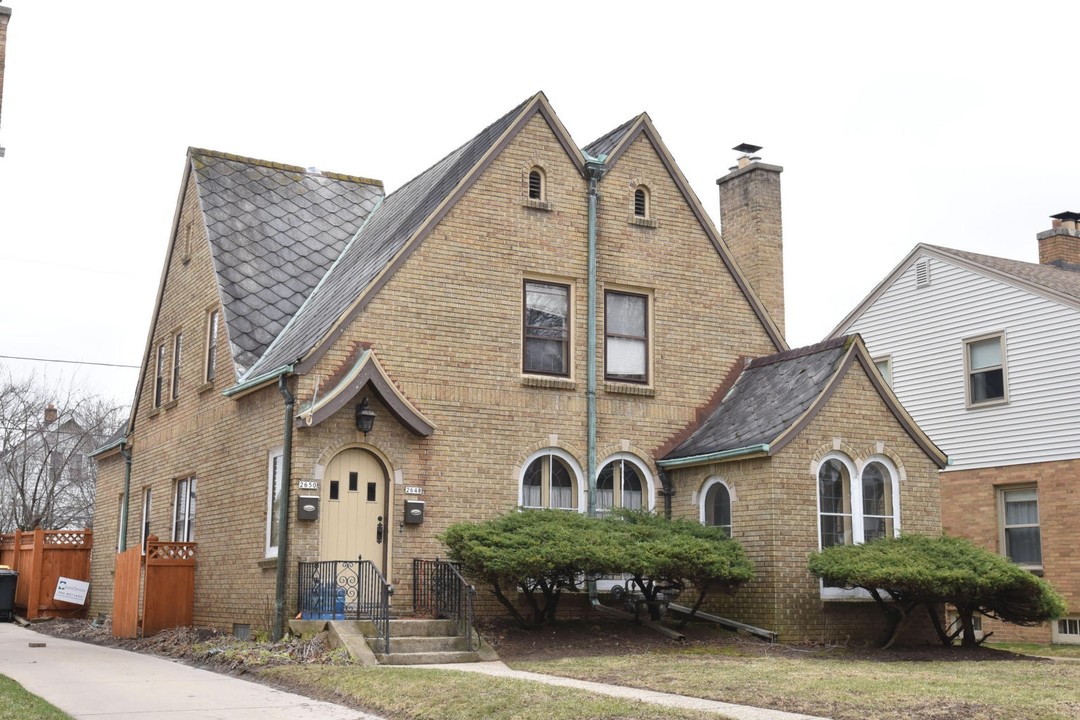 2648 N Lefeber Ave in Wauwatosa, WI - Building Photo