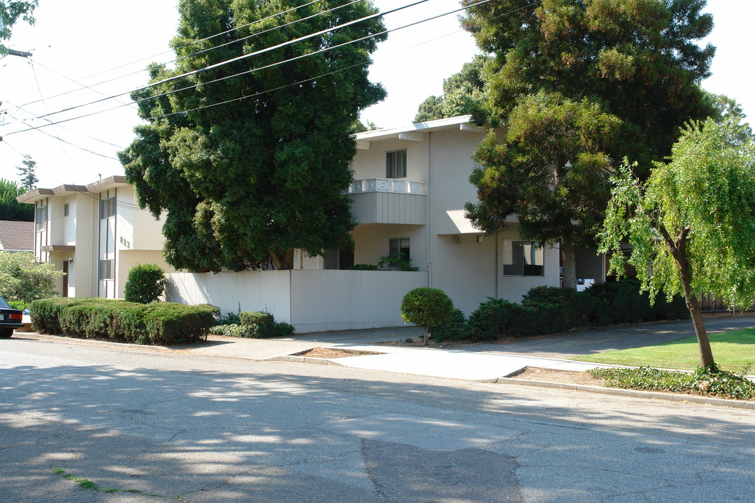 827 Highland Ave in San Mateo, CA - Building Photo