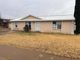 2 Star Cir in Odessa, TX - Building Photo