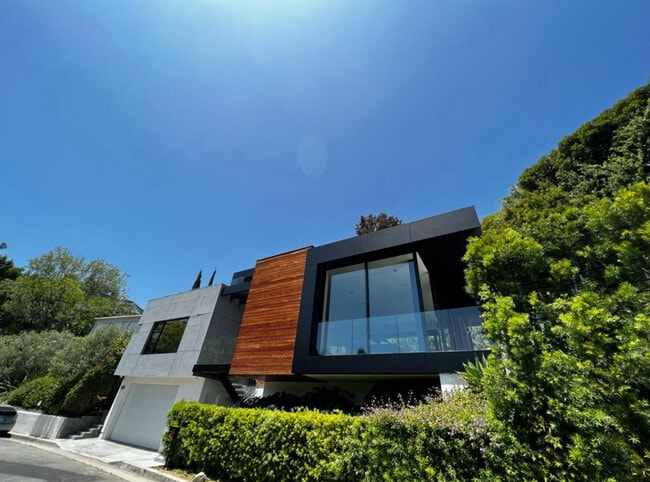 1331 Belfast Dr in Los Angeles, CA - Building Photo - Building Photo