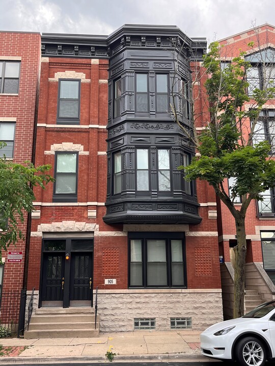905 S Miller St, Unit Apt 2 in Chicago, IL - Building Photo