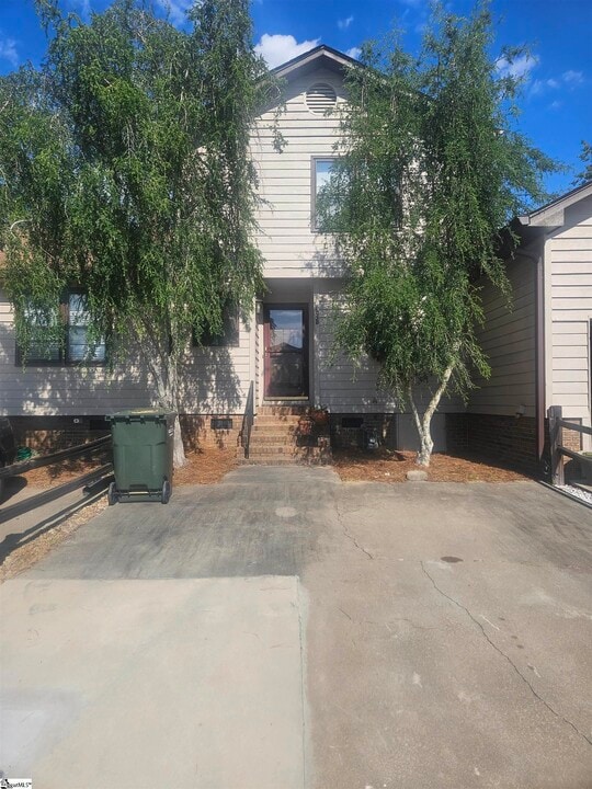 103 Sunningdale Ct in Easley, SC - Building Photo