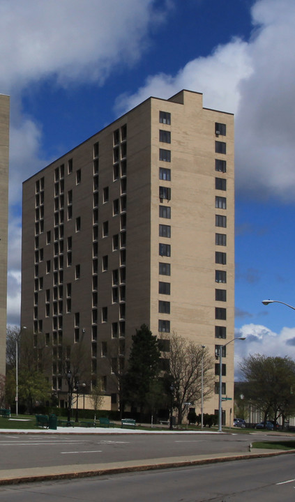 Metro Plaza Apartments in Binghamton, NY - Building Photo