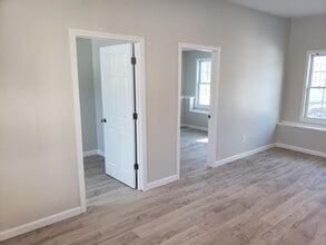 2 Bancroft Rd in Londonderry, NH - Building Photo - Building Photo