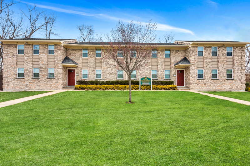 55 Taylor St in Copiague, NY - Building Photo