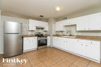 5213 S 47th Pl in Phoenix, AZ - Foto de edificio - Building Photo