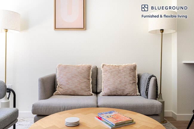 100 Callan Ave in San Leandro, CA - Foto de edificio - Building Photo