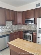 1695 SW 11th St-Unit -Unit103 in Miami, FL - Foto de edificio - Building Photo