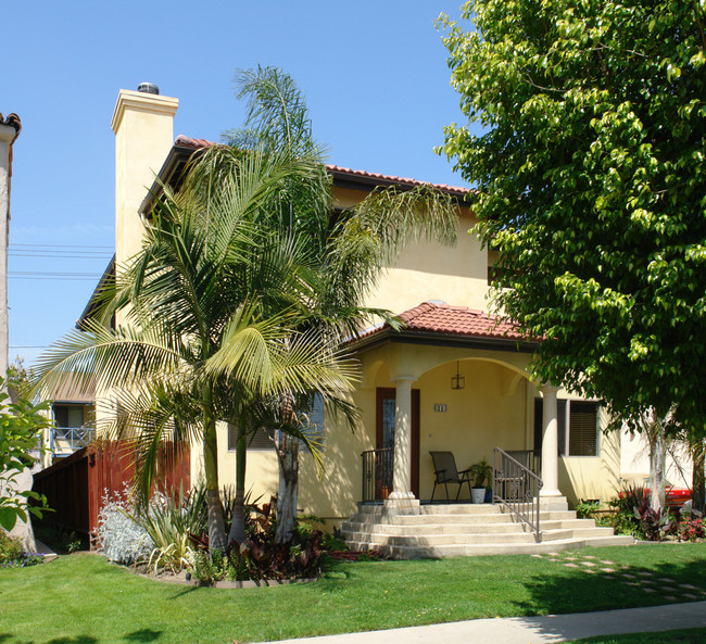6111 Alcott St in Los Angeles, CA - Foto de edificio - Building Photo