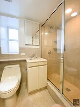 EAST 63 STREET in New York, NY - Foto de edificio - Building Photo