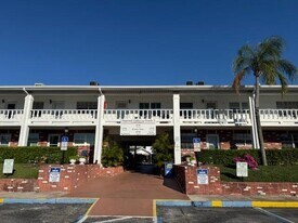 4746 Azalea Dr in New Port Richey, FL - Building Photo