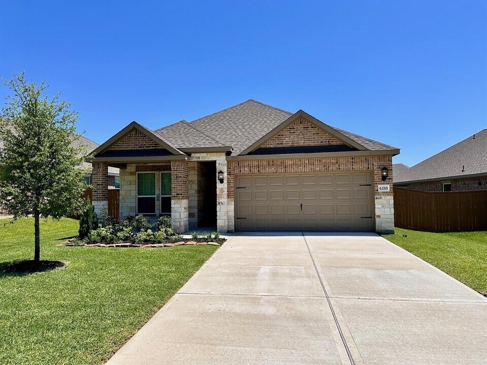 6188 White Spruce Dr in Conroe, TX - Building Photo