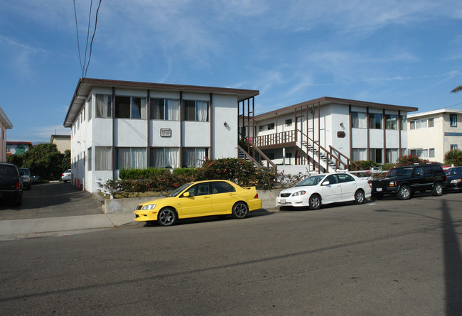 Sanders Apartments in Goleta, CA - Foto de edificio - Building Photo