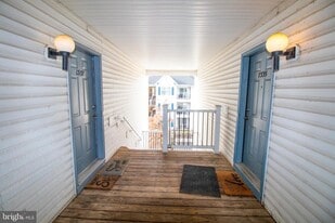 1337 Waterford Dr in Edison, NJ - Building Photo