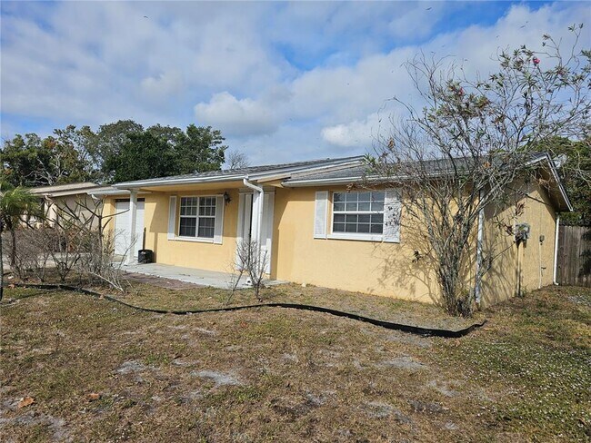 7825 Sagebrush Dr in Port Richey, FL - Building Photo - Building Photo