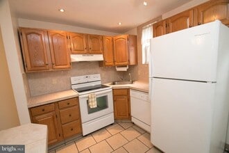 2516 E Auburn St in Philadelphia, PA - Foto de edificio - Building Photo