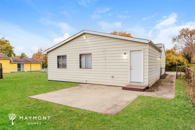 1663 W Kemper Rd in Cincinnati, OH - Building Photo - Building Photo