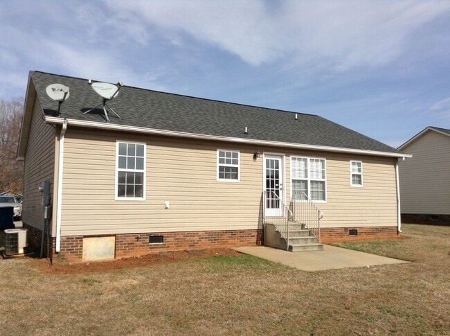178 3rd Ave in China Grove, NC - Building Photo - Building Photo