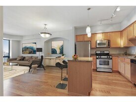 500 E Grant St in Minneapolis, MN - Building Photo