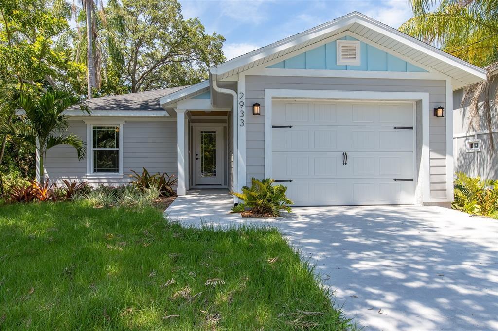 2933 Maiden Ln in Sarasota, FL - Building Photo