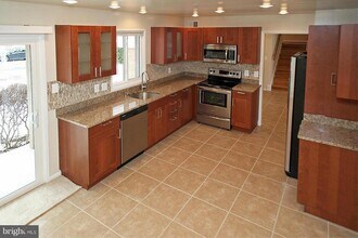 9614 Tinsmith Ln in Burke, VA - Foto de edificio - Building Photo