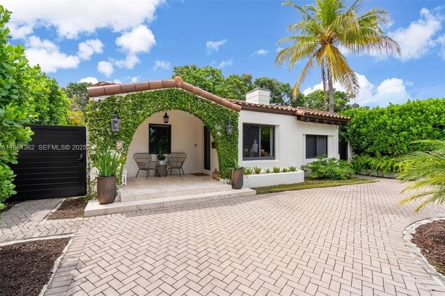 property at 1642 SW 16th St