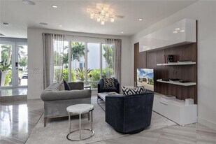 6434 NW 105th Pl in Doral, FL - Building Photo