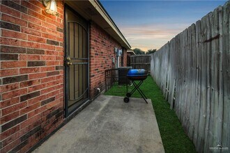 1803 S Horse St, Unit 2,4 in Pharr, TX - Building Photo - Building Photo