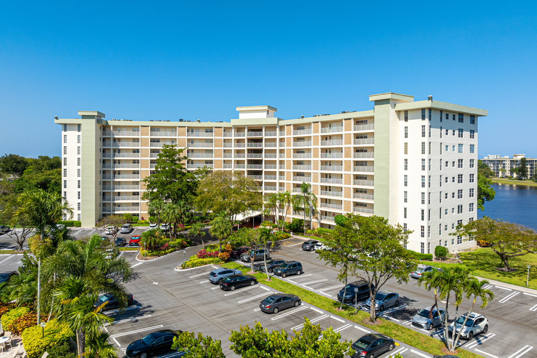 Palm-Aire in Pompano Beach, FL - Building Photo