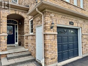 3486 Fountain Park Ave in Mississauga, ON - Building Photo - Building Photo