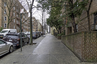 580 W 215th St in New York, NY - Building Photo - Building Photo