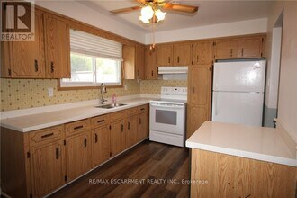 4 Purnell Dr in Hamilton, ON - Building Photo - Building Photo