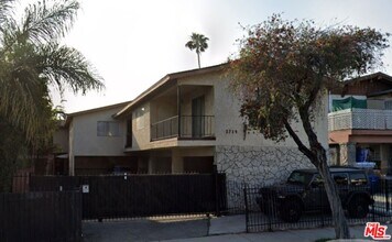 2219 Crenshaw Blvd in Los Angeles, CA - Building Photo - Building Photo