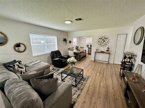 6040 SW 35th St in Miramar, FL - Building Photo - Building Photo