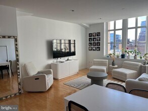 111 S 15th St in Philadelphia, PA - Building Photo - Building Photo